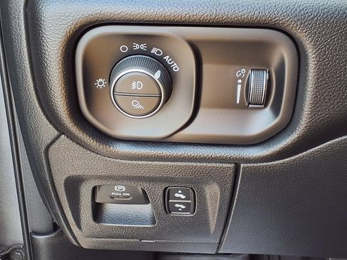 Used 2025 RAM 1500 Big Horn AWD/4WD image 16