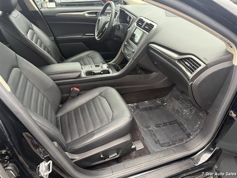 Used 2017 Ford Fusion SE w/ Fusion SE Technology Package FWD image 14