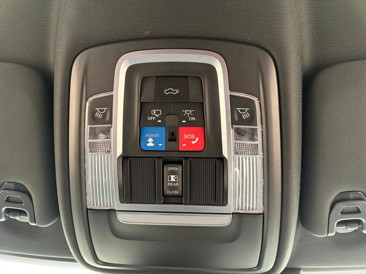 Used 2020 RAM 2500 Laramie w/ Night Edition AWD/4WD image 12