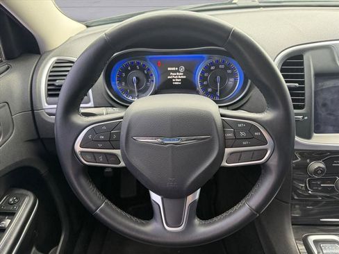 Used 2017 Chrysler 300 Limited image 14