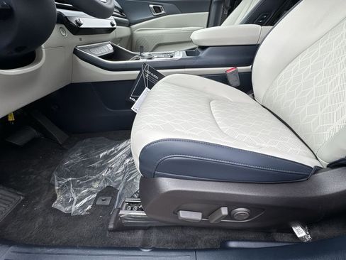 New 2026 Kia Carnival EX image 12