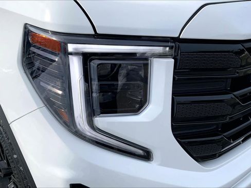 Used 2024 GMC Sierra 1500 Elevation image 27