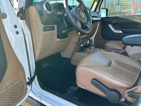 Used 2017 Jeep Wrangler Unlimited Rubicon w/ Dual Top Group image 19