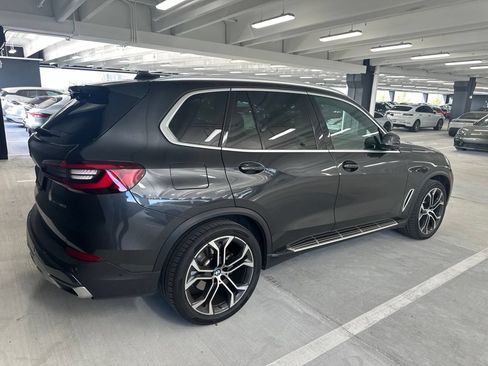 Used 2022 BMW X5 sDrive40i w/ Premium Package RWD image 3