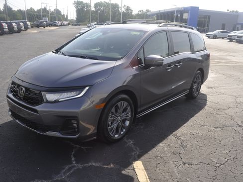 Used 2026 Honda Odyssey Touring image 3