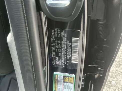 Used 2025 Hyundai Elantra Sport FWD image 17
