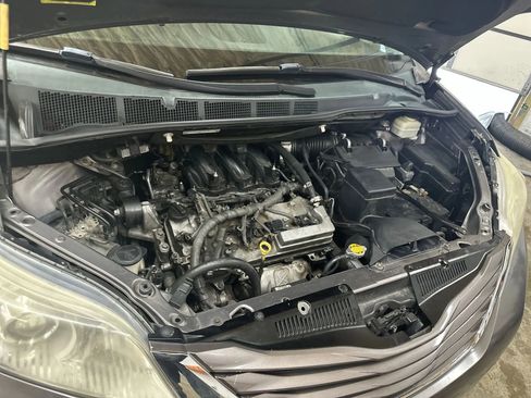 Used 2015 Toyota Sienna LE image 30