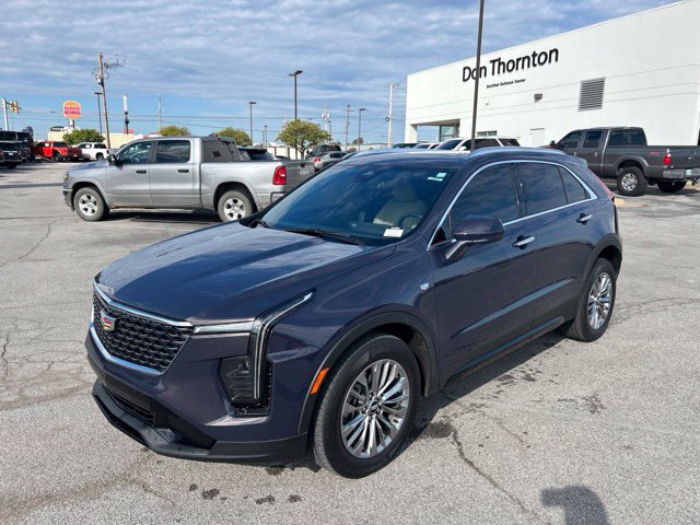 Used 2024 Cadillac XT4 Premium Luxury FWD image 2