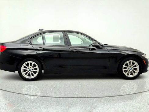 Used 2018 BMW 320i xDrive Sedan w/ Convenience Package AWD/4WD image 4