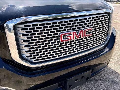 Used 2015 GMC Yukon XL Denali w/ Touring Package AWD/4WD image 33