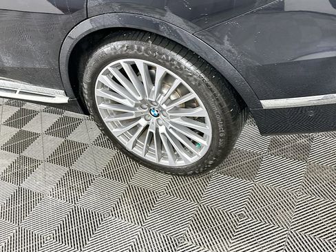 Used 2024 BMW X7 xDrive40i w/ Premium Package image 39
