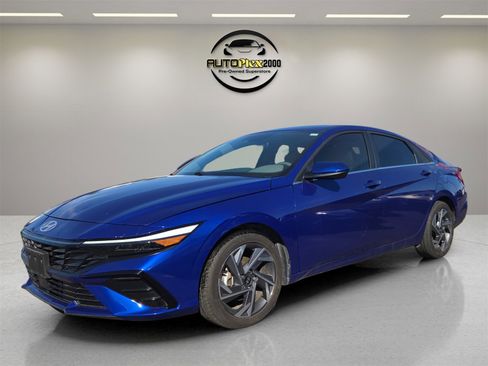 Used 2024 Hyundai Elantra SEL w/ Convenience Package image 3
