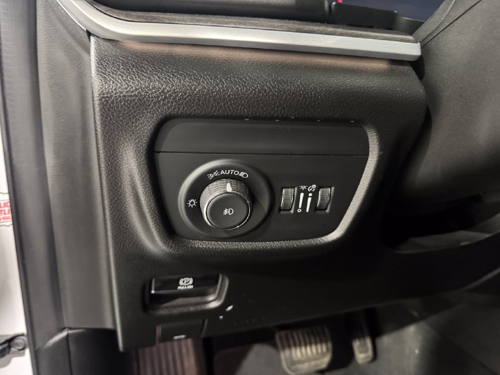 Used 2024 Jeep Grand Cherokee Limited w/ Luxury Tech Group II AWD/4WD image 37