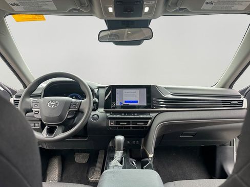 Used 2025 Toyota Camry LE FWD image 10