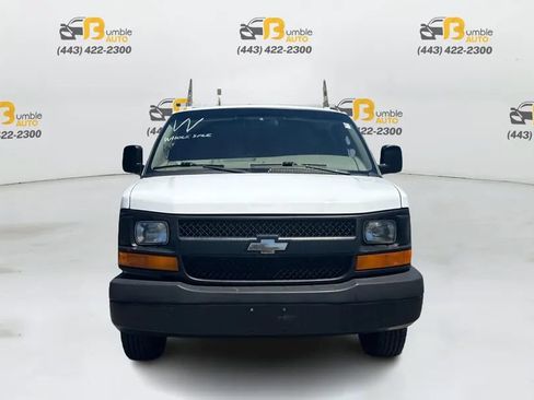 Used 2017 Chevrolet Express 2500 RWD image 2