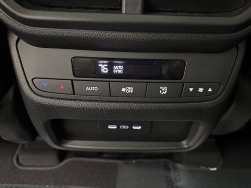 New 2025 Honda Pilot Touring image 18