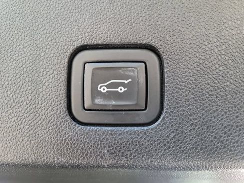 Used 2023 Cadillac XT6 Premium Luxury w/ Technology Package FWD image 8