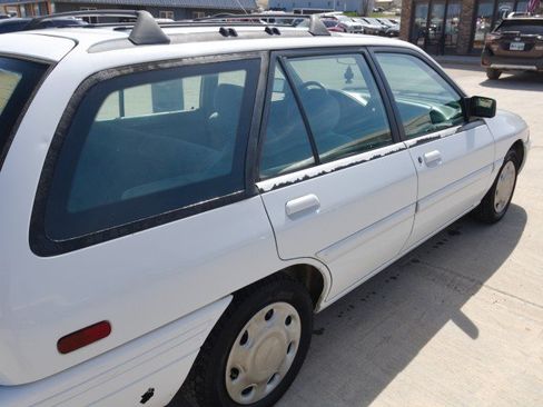 Used 1995 Ford Escort LX FWD image 9