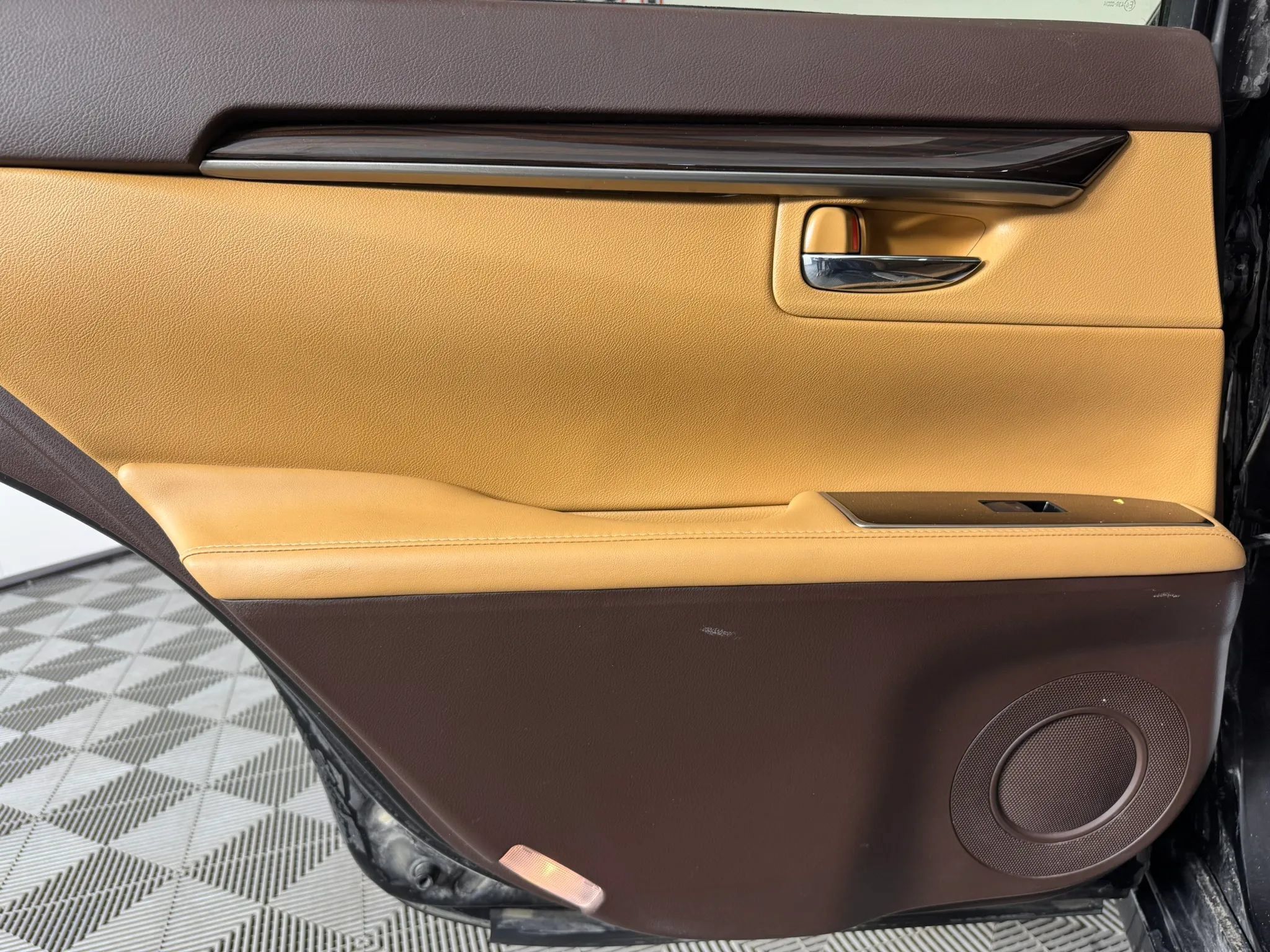 Used 2016 Lexus ES 350 w/ Luxury Package w/Wood Trim FWD image 49