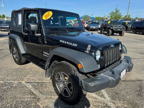 Used 2017 Jeep Wrangler Sport image 7