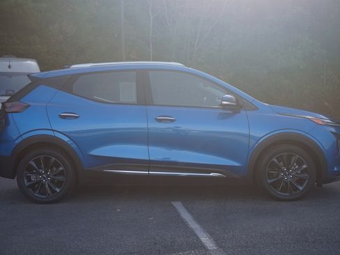 Used 2022 Chevrolet Bolt EUV Premier w/ Launch Edition image 10