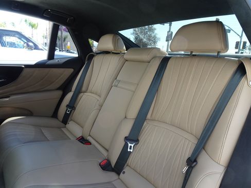 Used 2021 Lexus LS 500 RWD image 16