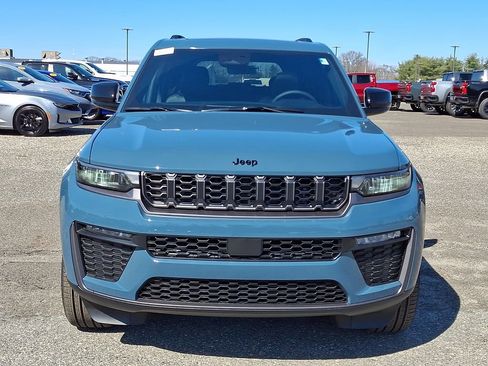 New 2026 Jeep Grand Cherokee Limited w/ Limited Altitude Package AWD/4WD image 2