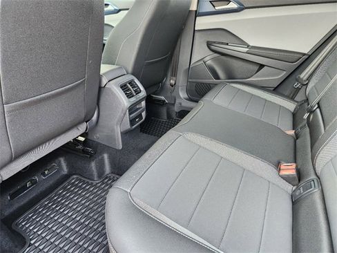 New 2024 Volkswagen Taos SE image 21