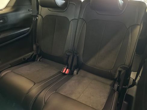 New 2025 Jeep Grand Cherokee L Altitude image 16