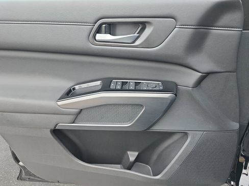 New 2026 Nissan Pathfinder SL image 26