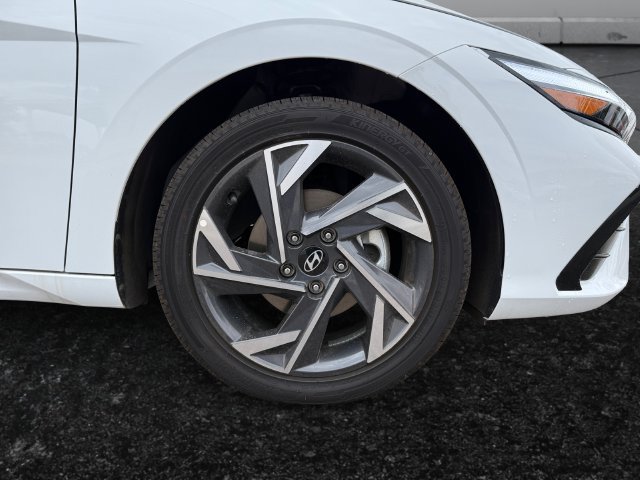 Used 2025 Hyundai Elantra Limited FWD image 31