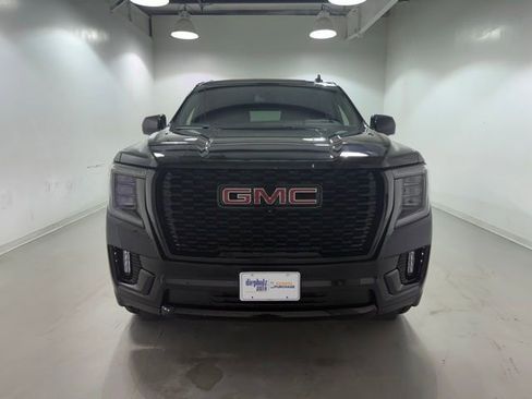 Used 2023 GMC Yukon Denali AWD/4WD image 2