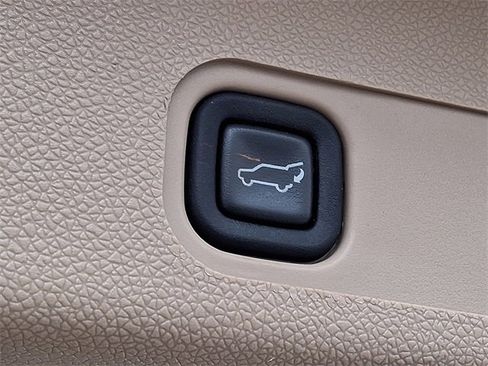 Used 2011 Chevrolet Suburban LTZ image 30