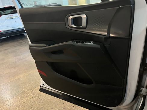 Used 2024 Kia Sorento S image 18