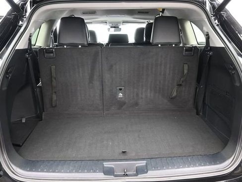 Used 2023 Toyota Highlander XLE AWD/4WD image 16