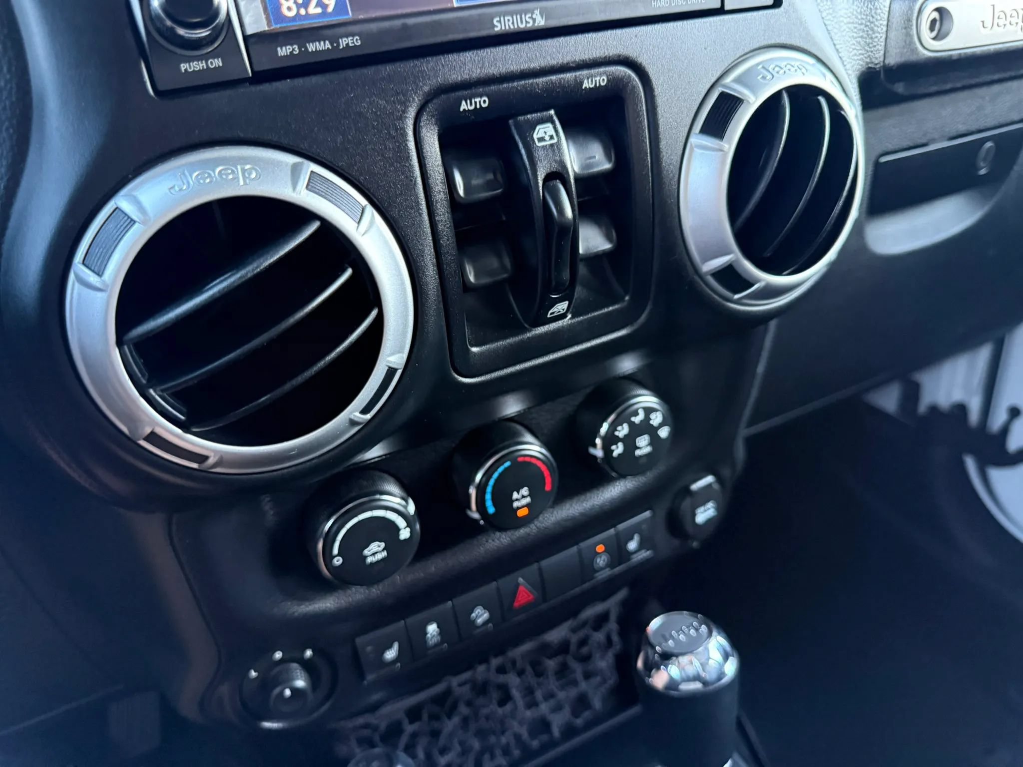 Used 2015 Jeep Wrangler Unlimited Sahara w/ Connectivity Group AWD/4WD image 20