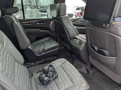Certified 2024 Cadillac Escalade Sport Platinum w/ LPO, ONYX Package AWD/4WD image 36