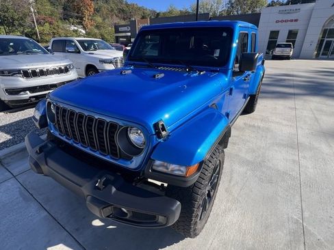 Used 2025 Jeep Gladiator Sport image 7