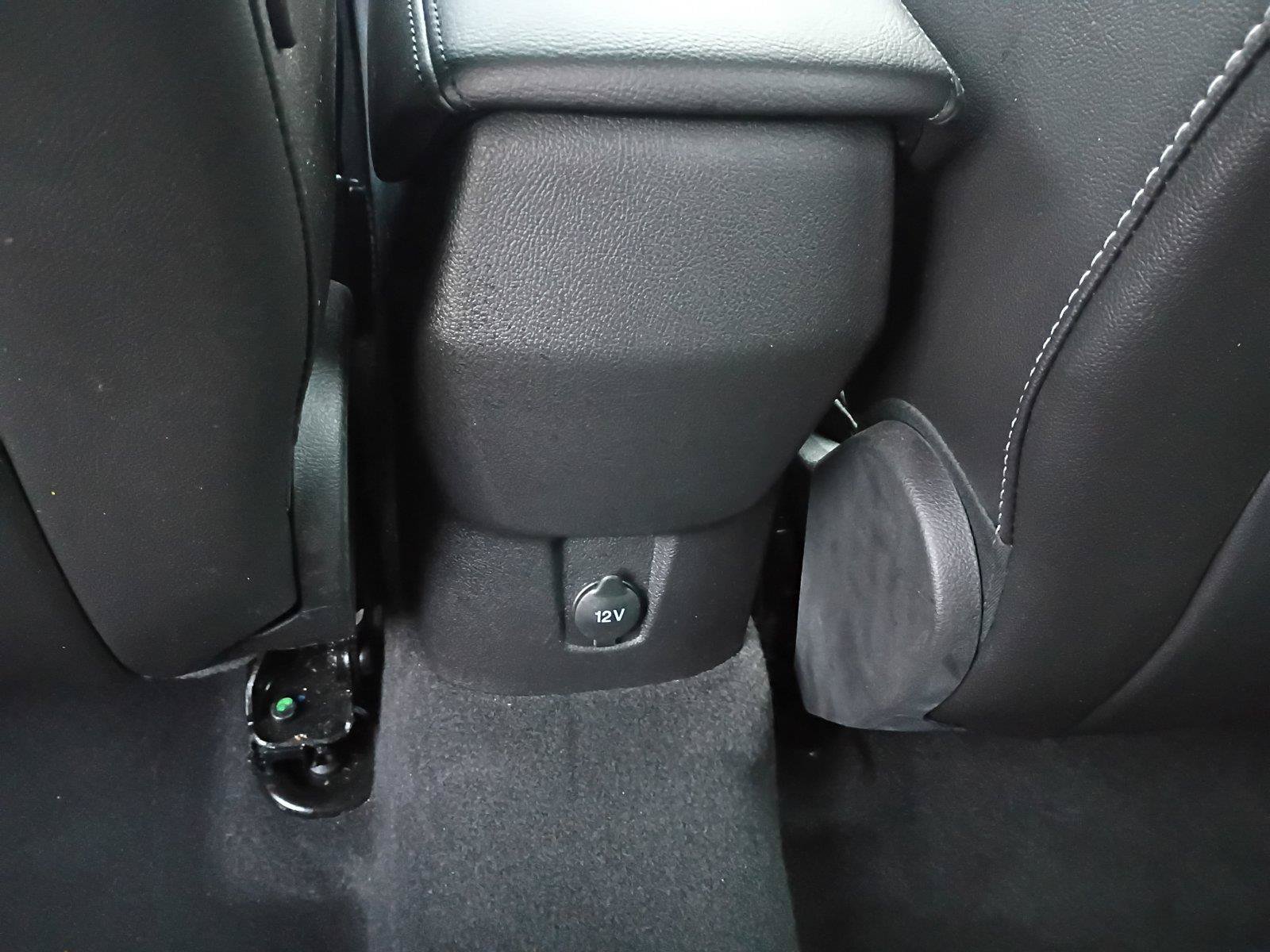 Used 2014 Ford Focus Titanium FWD image 17
