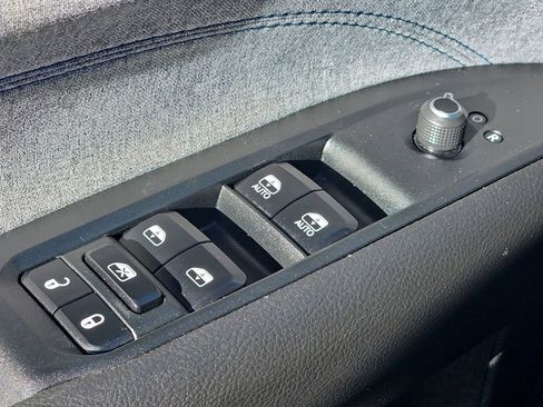 Used 2024 Jeep Compass Sport image 27