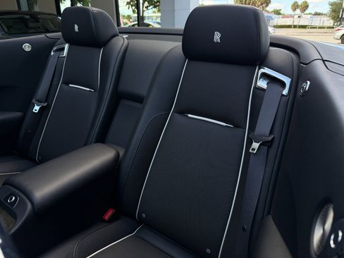 Used 2017 Rolls-Royce Dawn image 27