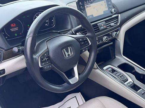 Used 2018 Honda Accord Touring image 12