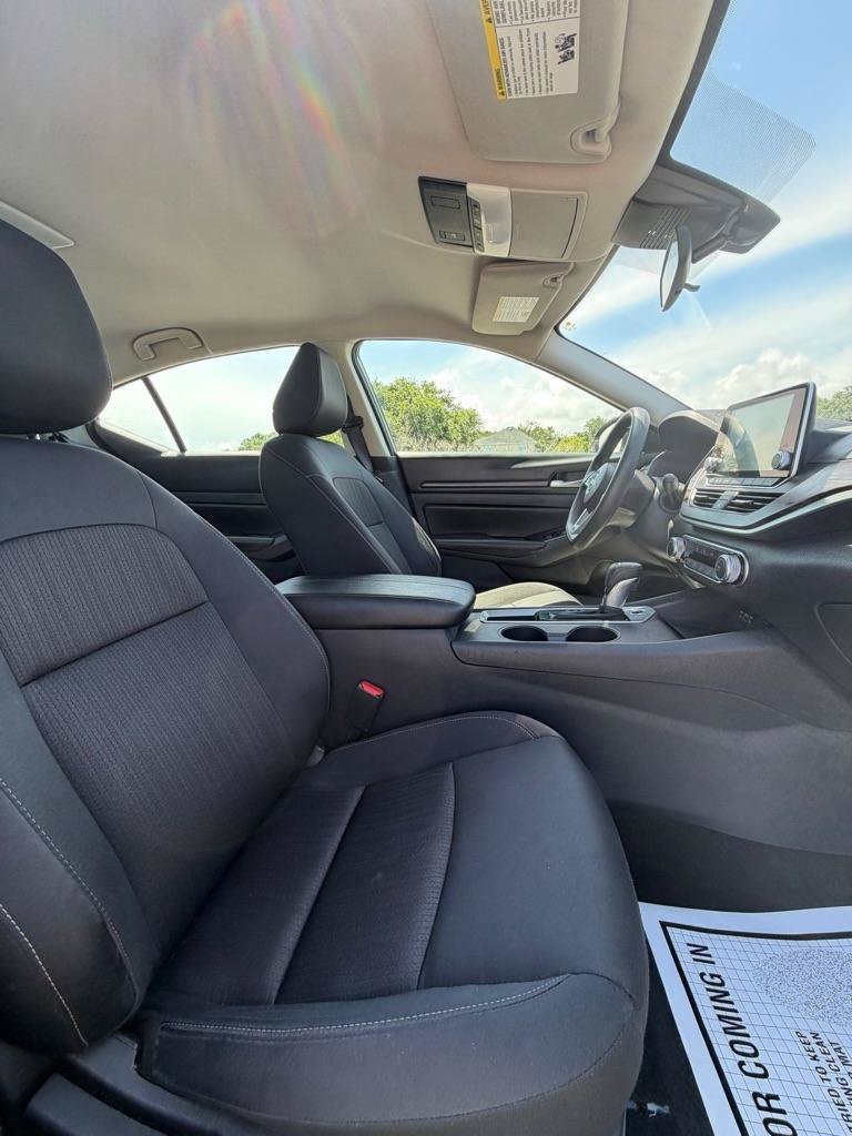 Used 2025 Nissan Altima 2.5 SV FWD image 14