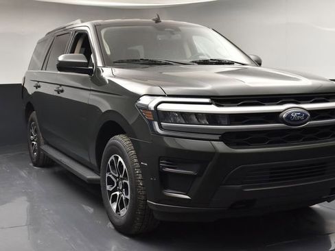 Used 2022 Ford Expedition XLT image 2