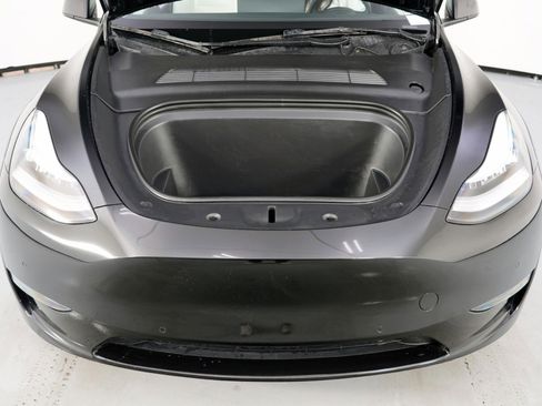 Used 2022 Tesla Model Y Long Range image 8