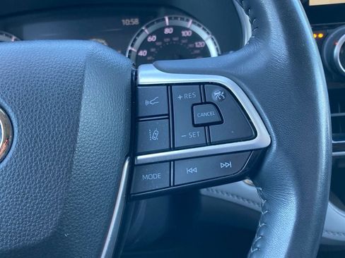 Used 2023 Toyota Highlander XLE image 19