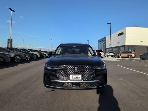 Used 2024 Lincoln Nautilus Reserve AWD/4WD image 2
