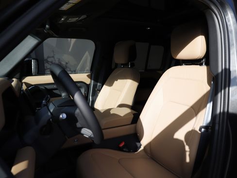 New 2026 Land Rover Defender 110 X-Dynamic SE image 16