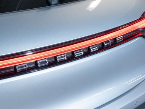 Certified 2026 Porsche Macan AWD/4WD image 11