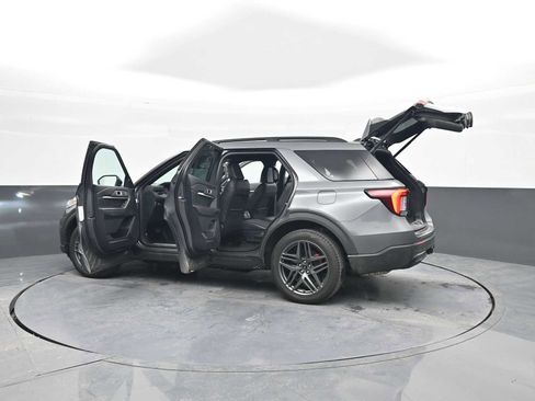 Used 2025 Ford Explorer ST-Line w/ ST-Line Street Pack AWD/4WD image 48